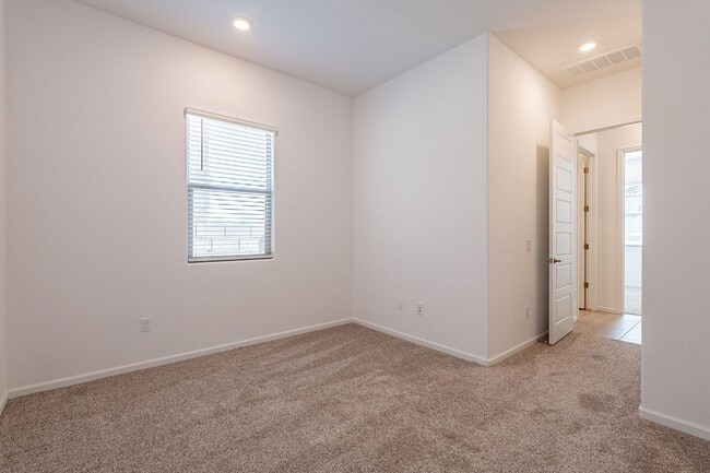 Building Photo - 12442 N Appling Ave