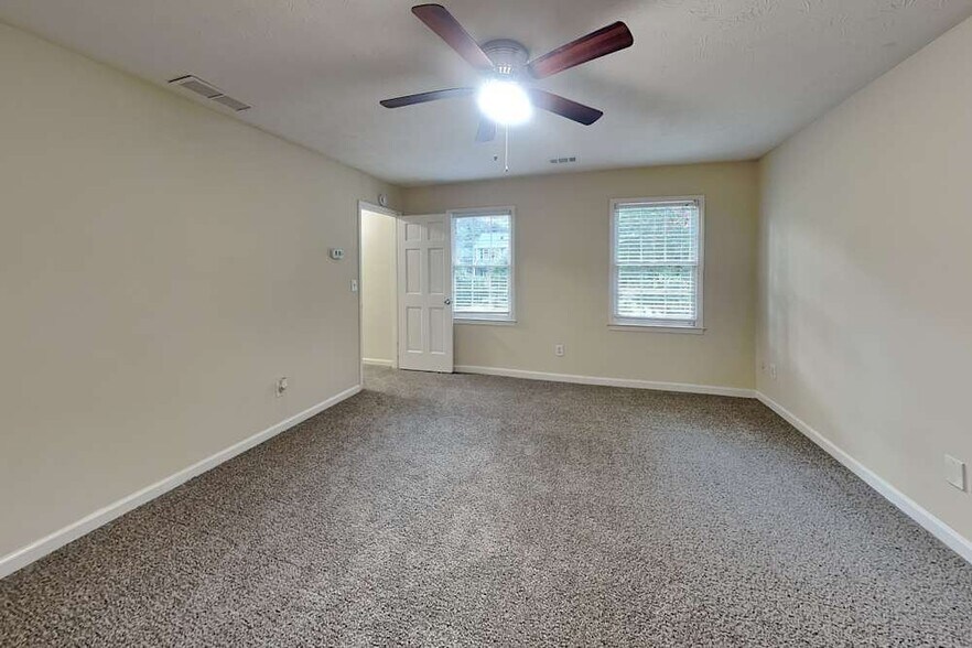 Building Photo - 4122 Deerbrook Way SW
