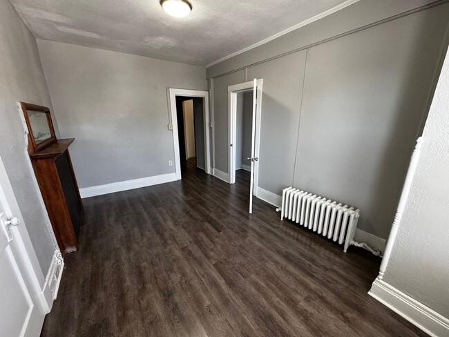 Building Photo - Newly Remodeled Two Bedroom Apartment in Squirrel Hill