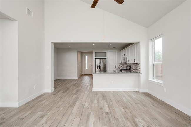 Building Photo - 11217 Charger Wy