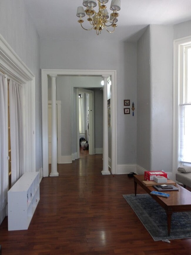 Building Photo - 517 St Catherine St