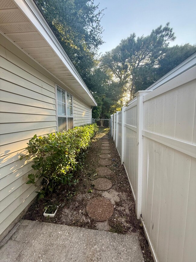 Building Photo - 888 Culp Ave