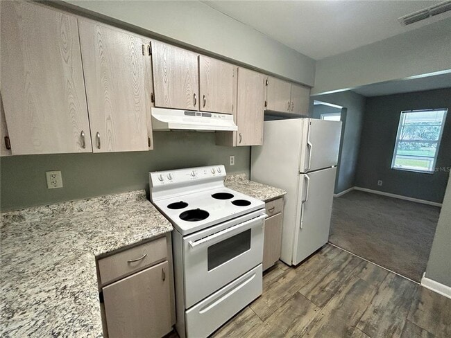 Building Photo - 2507 Lenna Ave