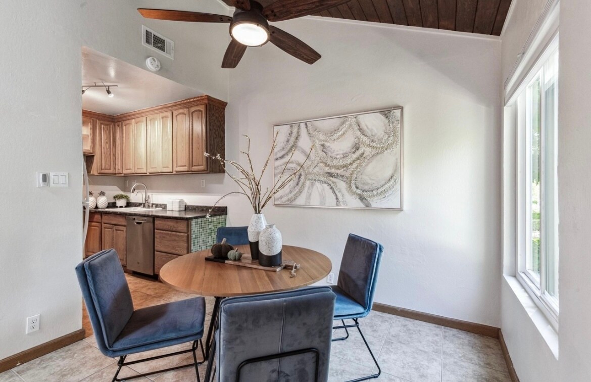 Building Photo - 2724 Oak Rd