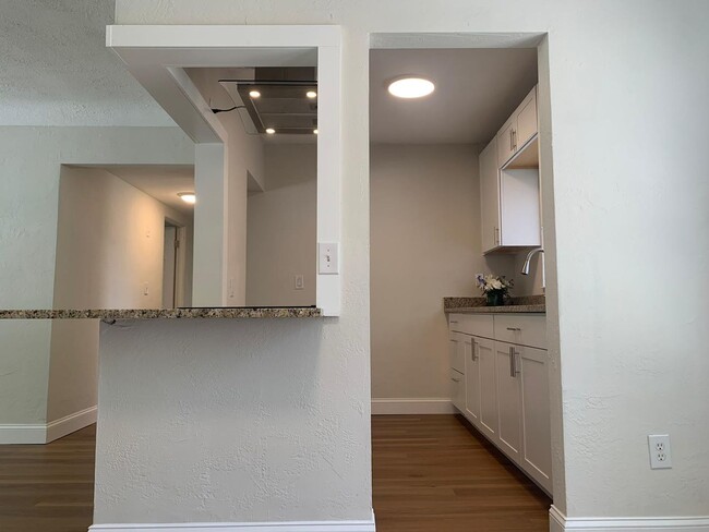 Building Photo - Updated 3 Bedroom 2 Bath in Central Gulfport