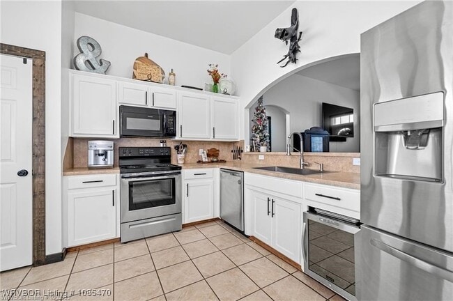 Building Photo - 400 Bordeaux Cir