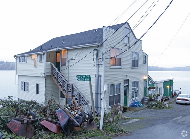 Primary Photo - Cove Apartments