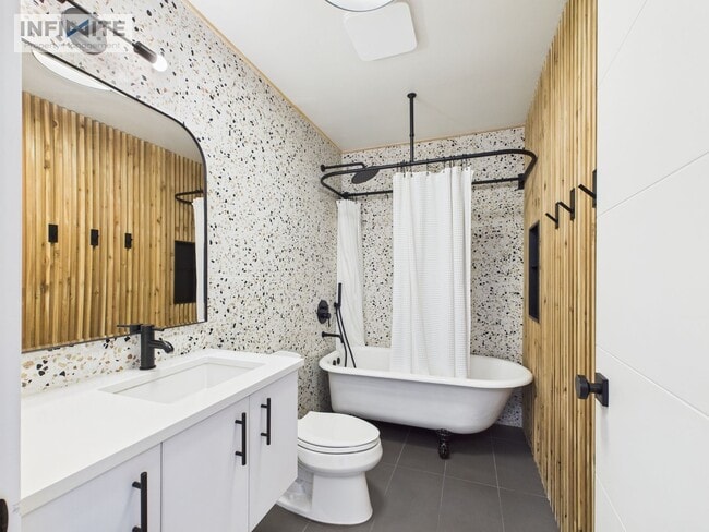 Building Photo - Modern Finishes & Bozeman Living!