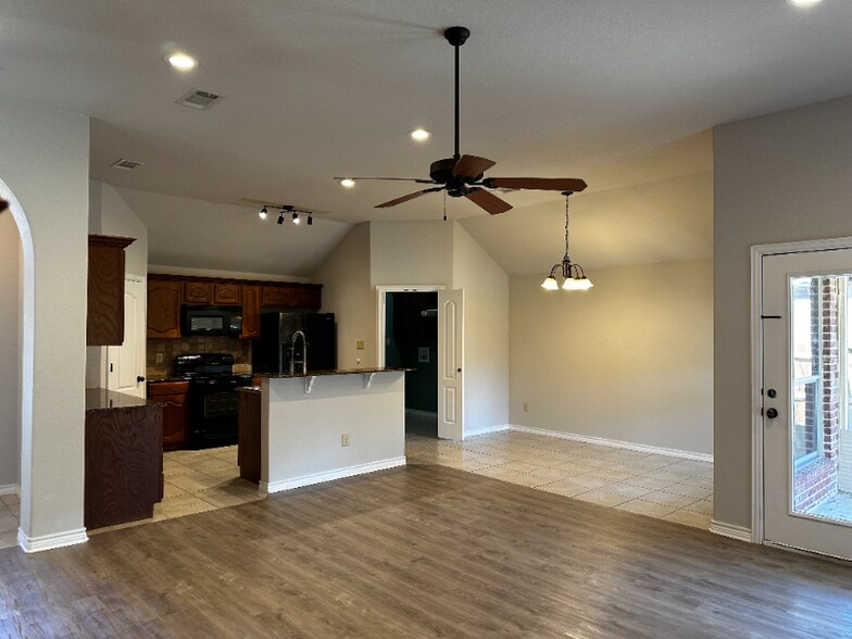 Building Photo - 3120 Lippizan St