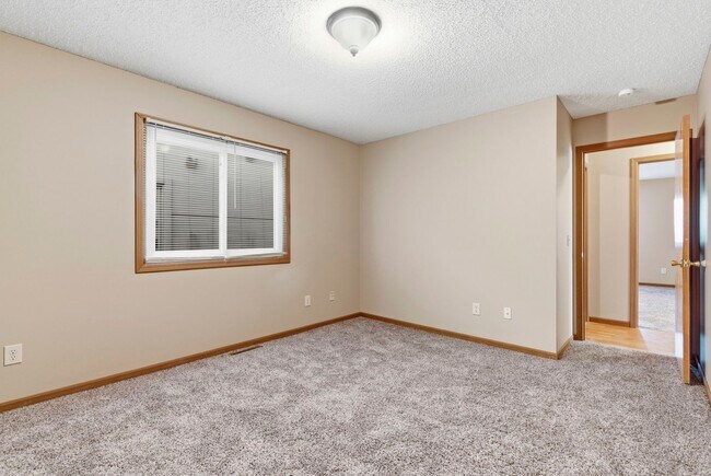 Building Photo - Arrowhead