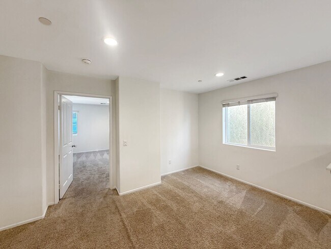 Building Photo - Stunning 3B/2.5BA Home in Murrieta for Rent!