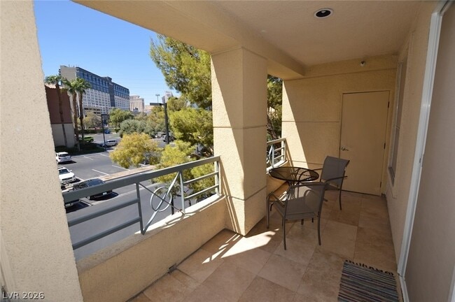 Building Photo - 230 E Flamingo Rd