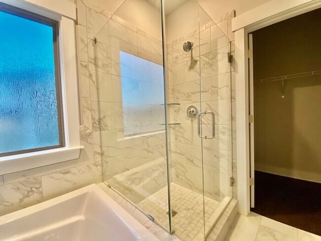 Building Photo - Great location in Athens