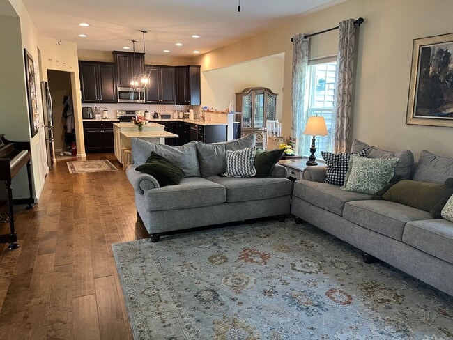Building Photo - Beautiful 4-bedroom house in Baldwinsville
