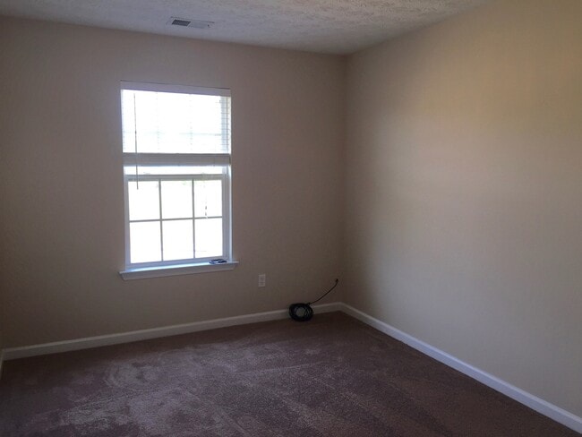 Building Photo - Ola schools 4 bedrooms 2.5 baths on large level lot