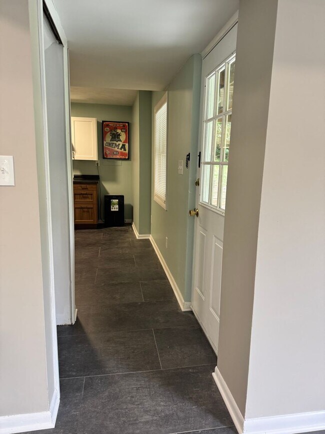 Building Photo - Spacious 4-Bedroom Home with 2 Kitchens | West Ann Arbor