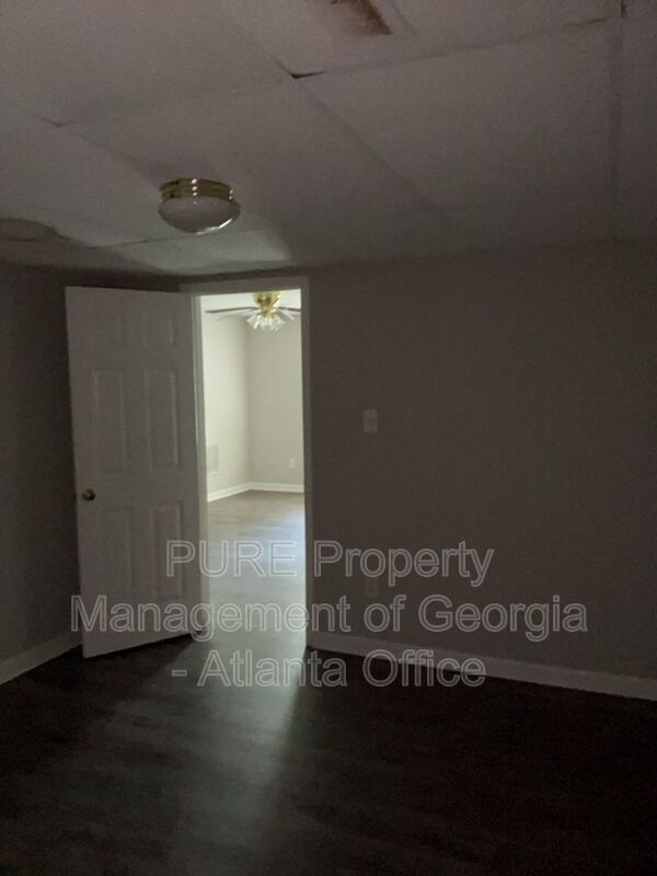 Building Photo - 27 N Hampton Dr