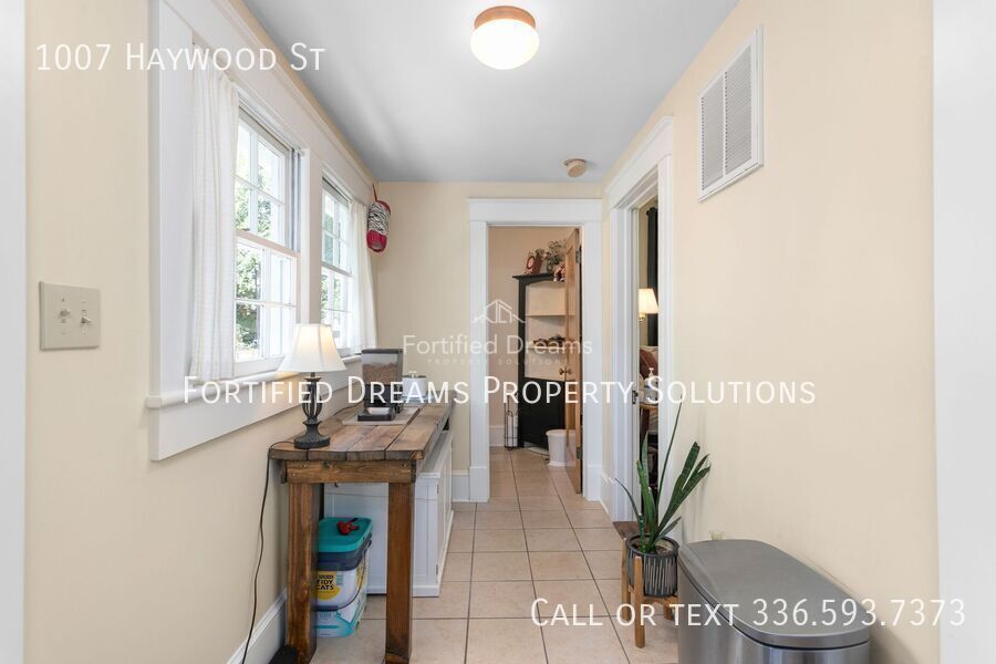 Building Photo - 1007 Haywood St