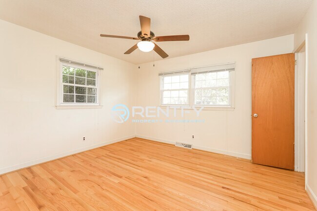 Building Photo - 260 Stewart Rd SE