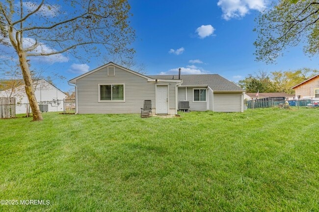 Building Photo - 207 Coville Dr