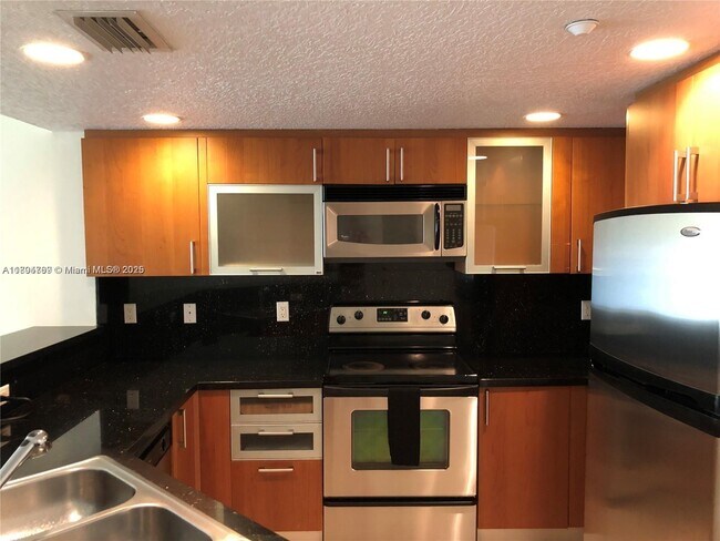 Building Photo - 201 Golden Isles Dr