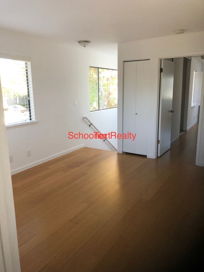 Building Photo - CHARMING 2-STORY TOWNHOUSE IN DESIRABLE SA...