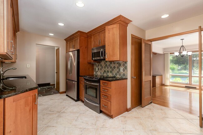 Building Photo - 5822 Falmouth Ct