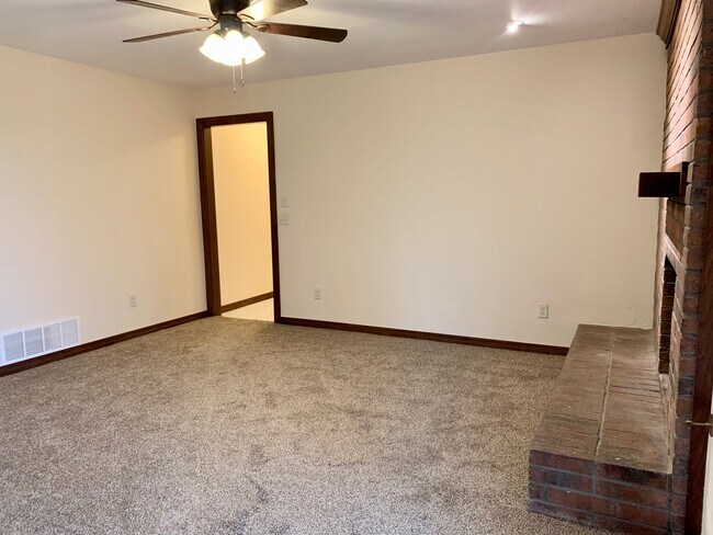Building Photo - 310 Wewoka Dr