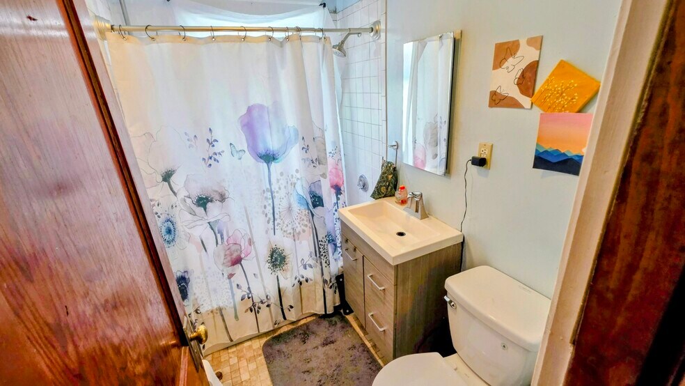 Building Photo - 23 Priesing St