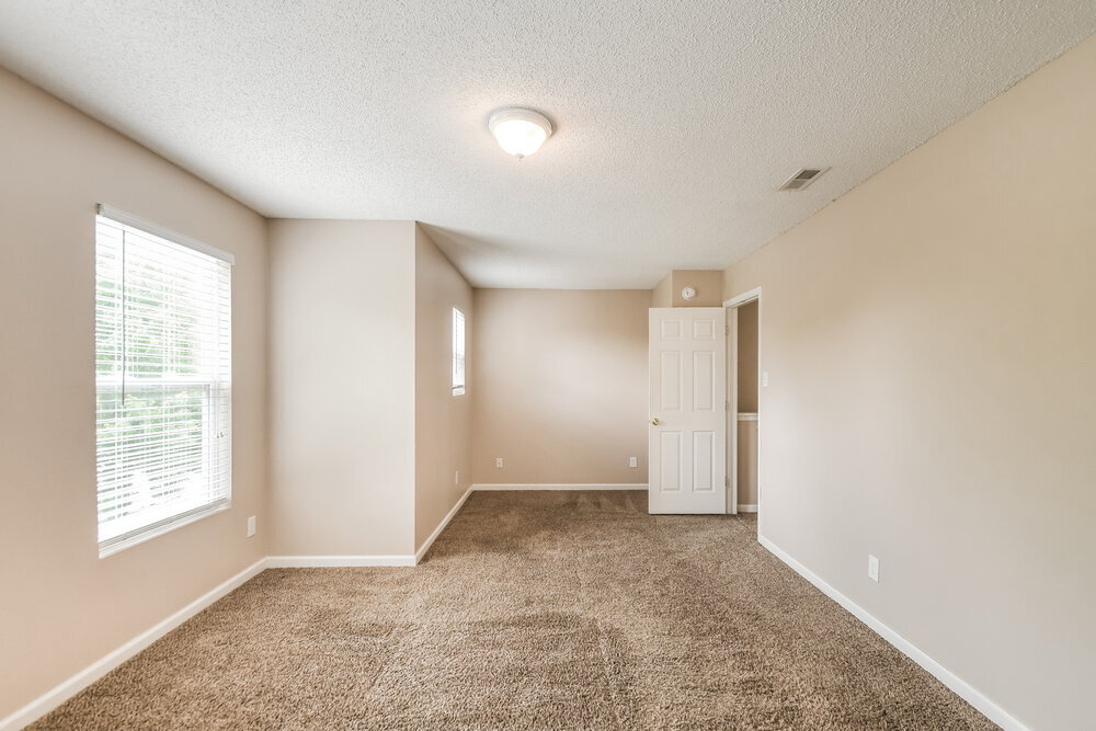 Building Photo - 952 Ravine Dr