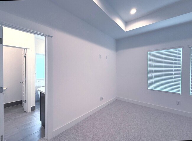 Building Photo - 1058 Mansfield St