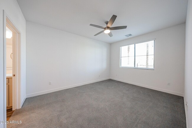 Building Photo - 2511 W Queen Creek Rd