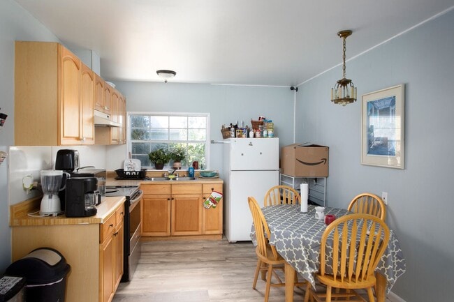 Building Photo - Private 1 bedroom with Bathroom and a Shar...