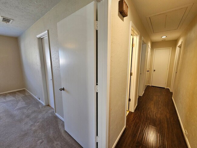 Building Photo - AVAILABLE NOW!