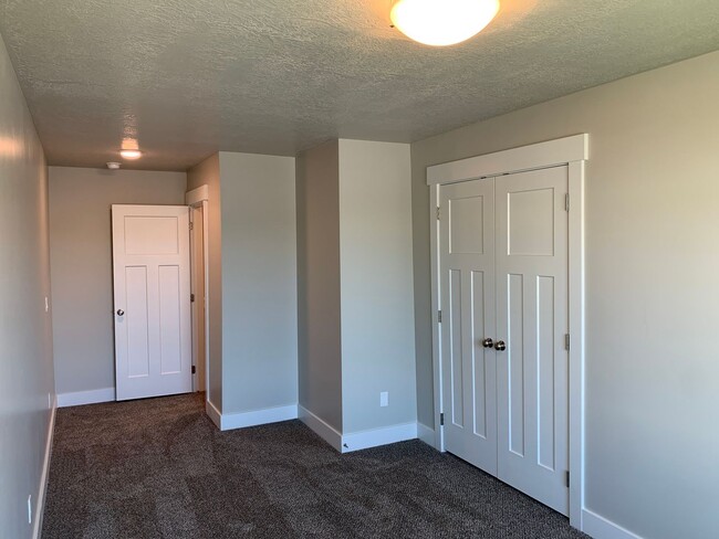 Building Photo - Beautiful 3 Bed, 2 Bath Townhome in Layton