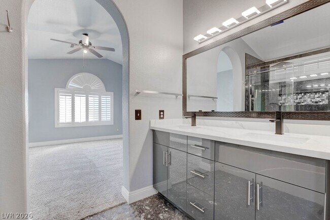 Building Photo - 879 Cozy Valley St