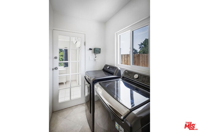 Building Photo - 612 Luton Dr