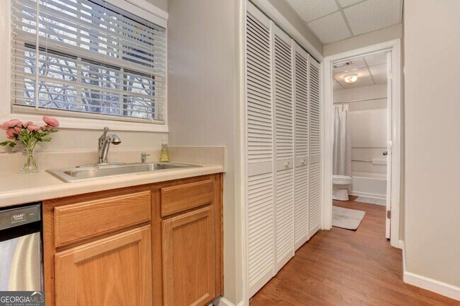 Building Photo - 2535 Hickory Rd