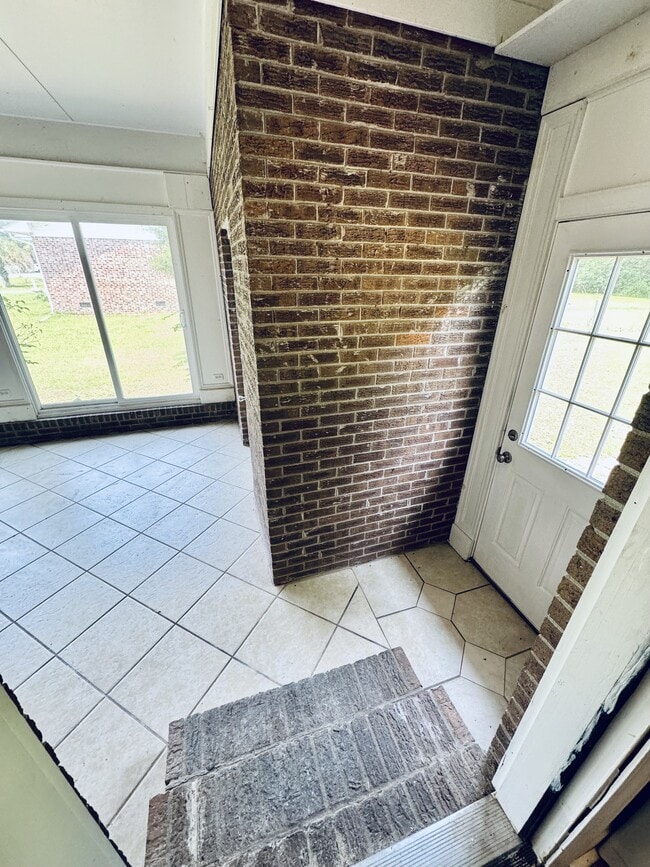 Building Photo - 3582 Greenwood Dr