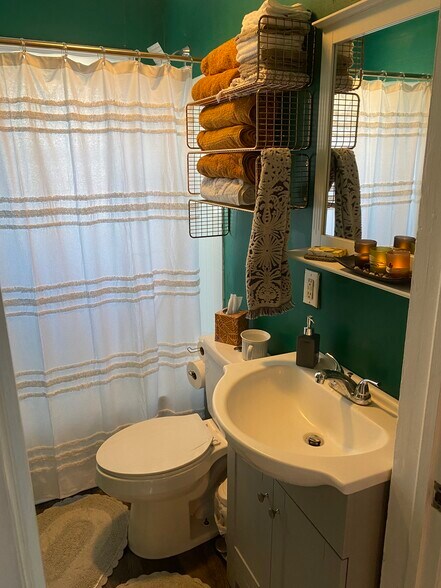 Building Photo - 1900 Dix Rd