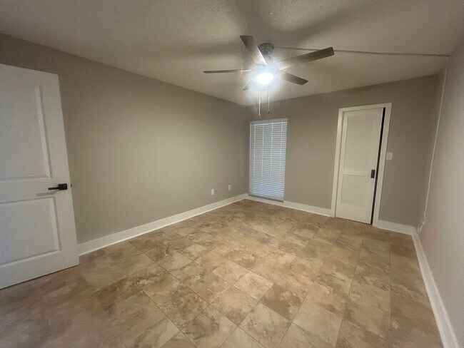 Building Photo - 1 Bedroom/1 Bathroom 1st Floor Condo at Gulf Harbors - AVAILABLE May 1st!