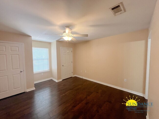 Building Photo - Ideally situated Niceville Townhome, Call ...