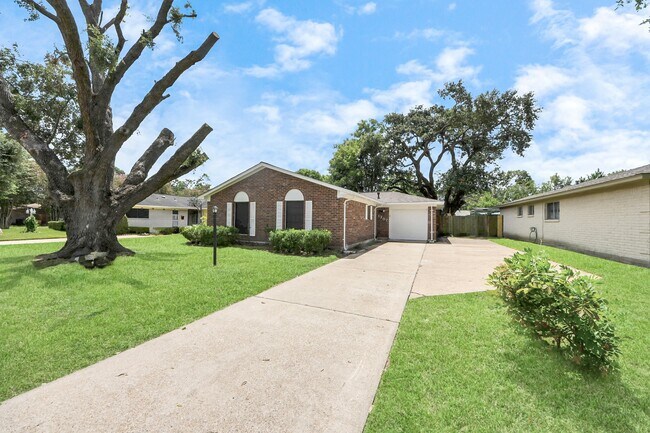 Building Photo - 1307 Glen Echo Dr
