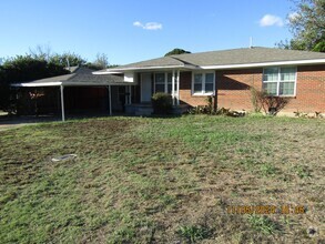 Building Photo - NEW listing-Near Fort Sill and Elementary ...