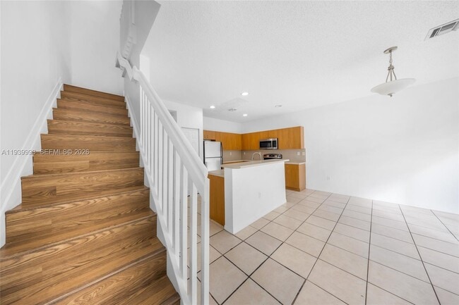 Building Photo - 951 NE 42nd Terrace