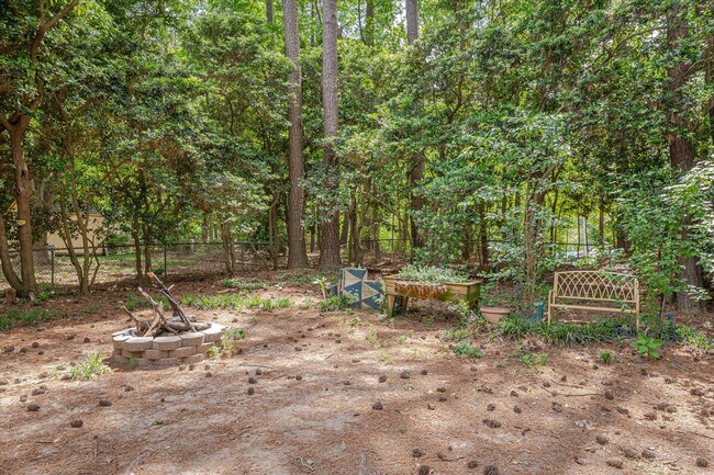 Building Photo - 409 Northclift Dr