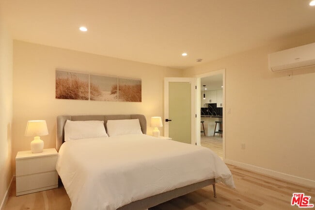 Building Photo - 918 N San Vicente Blvd