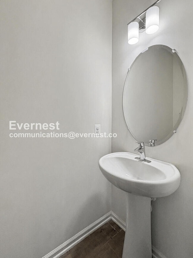 Building Photo - 10612 Presidential Pkwy