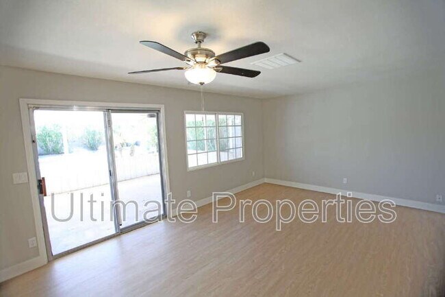 Building Photo - 3809 W Crocus Dr