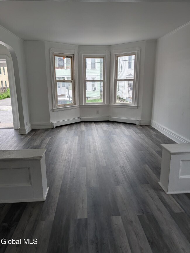 Building Photo - 120 Degraff St